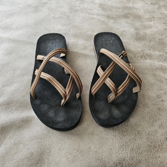 Teva Olowahu Sandals - Picture 3 of 7